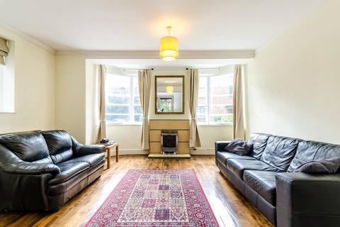 3 bedroom flat to rent, Hook Road, Surbiton, KT6