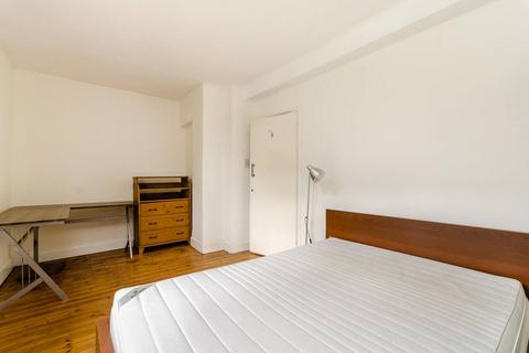 3 bedroom flat to rent, Hook Road, Surbiton, KT6
