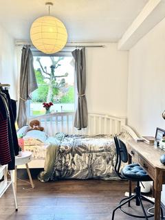 2 bedroom flat to rent, St. Quintin Gardens, London W10