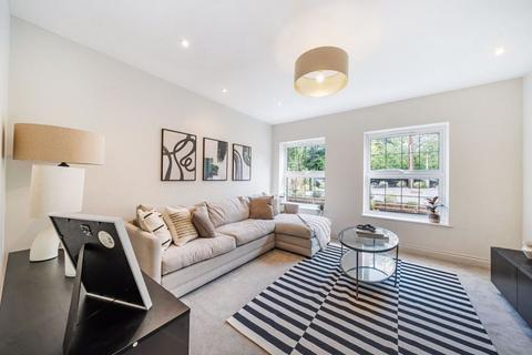 3 bedroom end of terrace house for sale, Coulsdon Court Road, Coulsdon