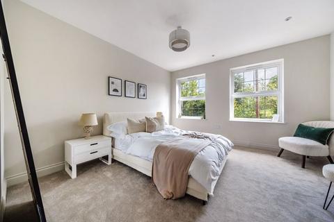 3 bedroom end of terrace house for sale, Coulsdon Court Road, Coulsdon