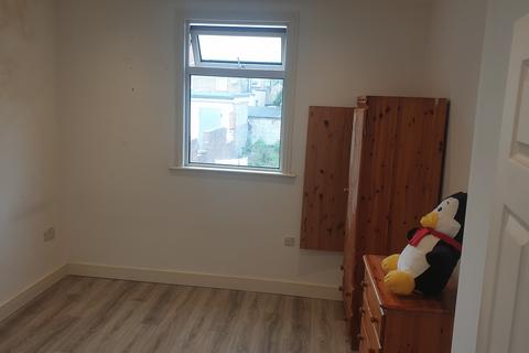 1 bedroom flat to rent, Romford Road E12 5JT