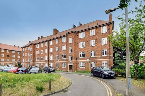 3 bedroom flat for sale, Albert Carr Gardens, Streatham Common, London, SW16