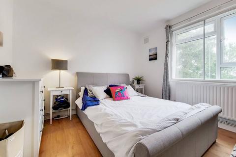 3 bedroom flat for sale, Albert Carr Gardens, Streatham Common, London, SW16