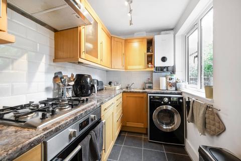 2 bedroom flat to rent, Idlecombe Road, Tooting, London, SW17