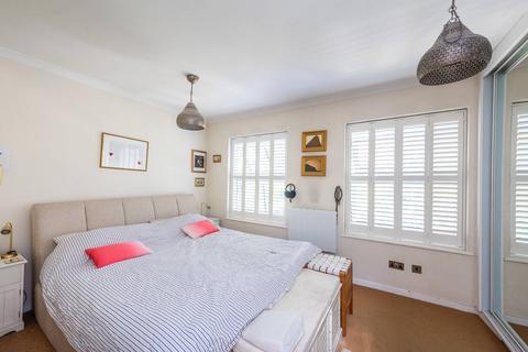 3 bedroom house to rent, Langley Lane, Vauxhall, London, SW8