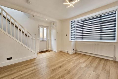 3 bedroom semi-detached house to rent, Shepiston Lane, Hayes