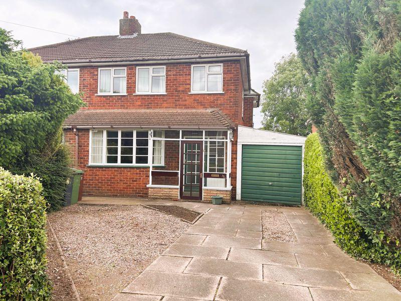 Chapel Street, Brownhills, Walsall... 3 bed semidetached house for