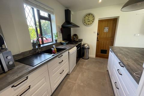 3 bedroom semi-detached house to rent, Cheshire Crescent, Chichester