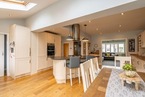 4 bedroom semi-detached house for sale, Oak Avenue, Chichester