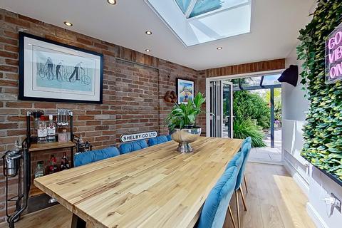 39 Betteridge Drive, Sutton Coldfield, B76 1FN