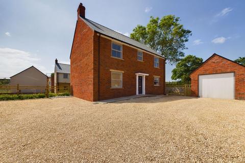 4 bedroom detached house for sale, Badger Close, Langport