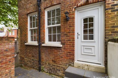 2 bedroom maisonette to rent, High Street, High Wycombe