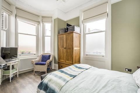 2 bedroom apartment to rent, North Side Wandsworth Common
