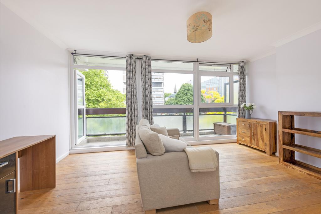 Crewkerne Court, Battersea Church... 3 bed apartment to rent £2,550