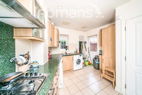 4 bedroom end of terrace house to rent, School Drive, Woodley