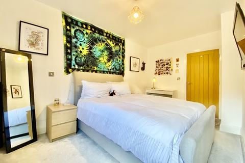 2 bedroom apartment to rent, North Crescent, North Street, Leeds