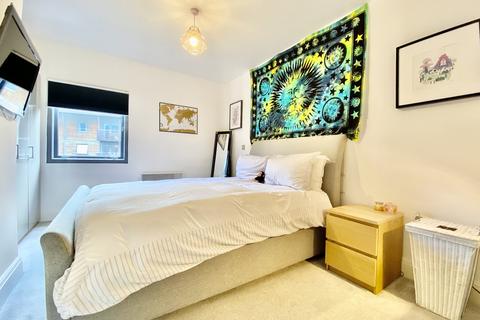 2 bedroom apartment to rent, North Crescent, North Street, Leeds