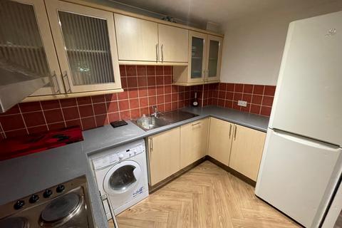 2 bedroom apartment to rent, 2 bedroom apartment - Barons Court - Close to town/station and local parks