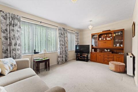 2 bedroom flat for sale, Cotswold Way, Worcester Park