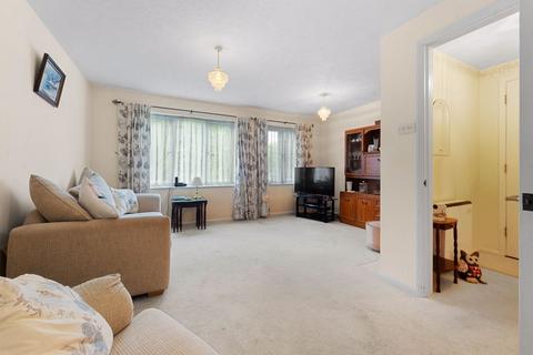2 bedroom flat for sale, Cotswold Way, Worcester Park