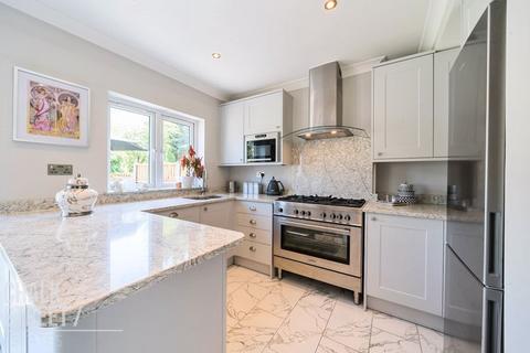 36 Felstead Road, Romford, RM5 3RH
