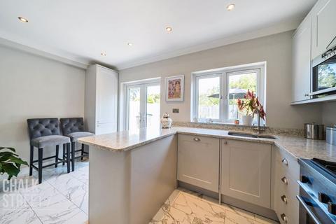 36 Felstead Road, Romford, RM5 3RH