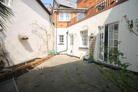1 bedroom apartment to rent, GRAVEL HILL, LEATHERHEAD, KT22