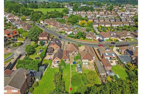 4 bedroom detached bungalow for sale, The Thicket, Hampshire PO7