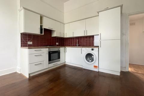 3 bedroom flat to rent, Selhurst Road, South Norwood