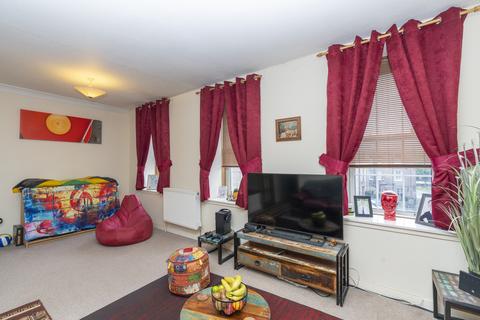 3 bedroom flat for sale, Watergate, Perth PH1