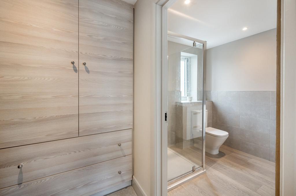 Dressing &amp; En-Suite
