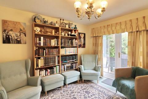 12 Stubbs Close, Salford, M7 3BD