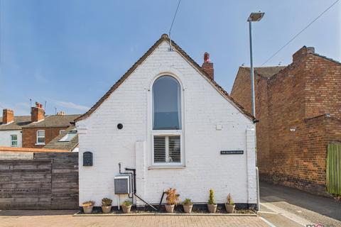 2 bedroom semi-detached bungalow for sale, White Ladies Walk, Worcester WR1