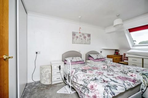 2 bedroom retirement property for sale, 1 Warwick Avenue, Bedford MK40