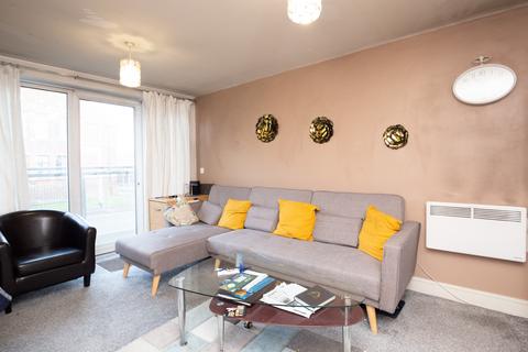 2 bedroom flat for sale, Bury Old Road, Whitefield M45