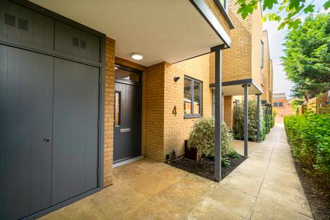 4 Colbeck Mews, London, SE6 1DD