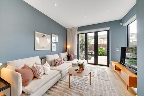 4 Colbeck Mews, London, SE6 1DD