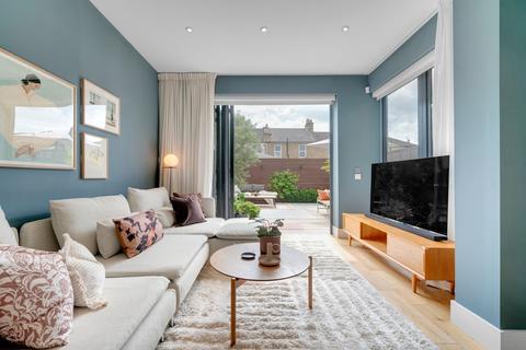 4 Colbeck Mews, London, SE6 1DD