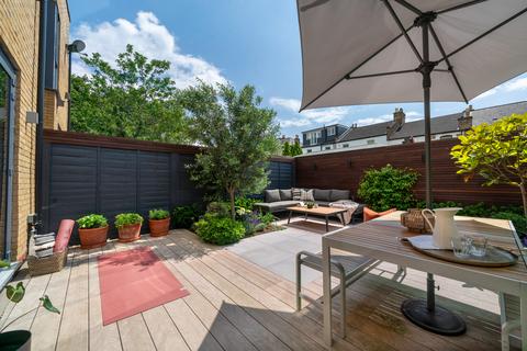 4 Colbeck Mews, London, SE6 1DD
