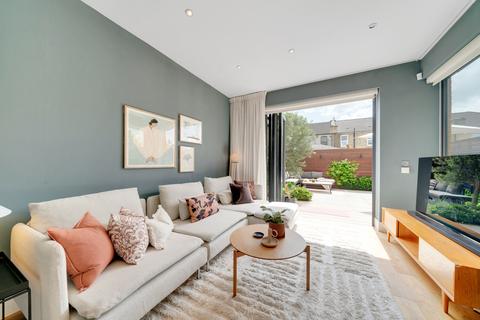 4 Colbeck Mews, London, SE6 1DD