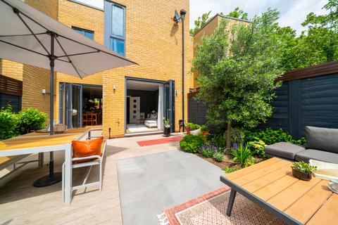 4 Colbeck Mews, London, SE6 1DD