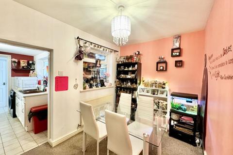 170 Central Road, Hugglescote, Coalville, LE67 2FG