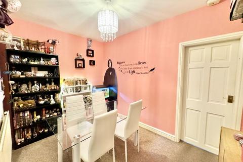 170 Central Road, Hugglescote, Coalville, LE67 2FG