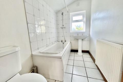 153 Central Road, Hugglescote, Coalville, LE67 2FN
