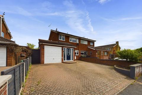 3 bedroom semi-detached house for sale, Newbury Road, Worcester, Worcestershire, WR2