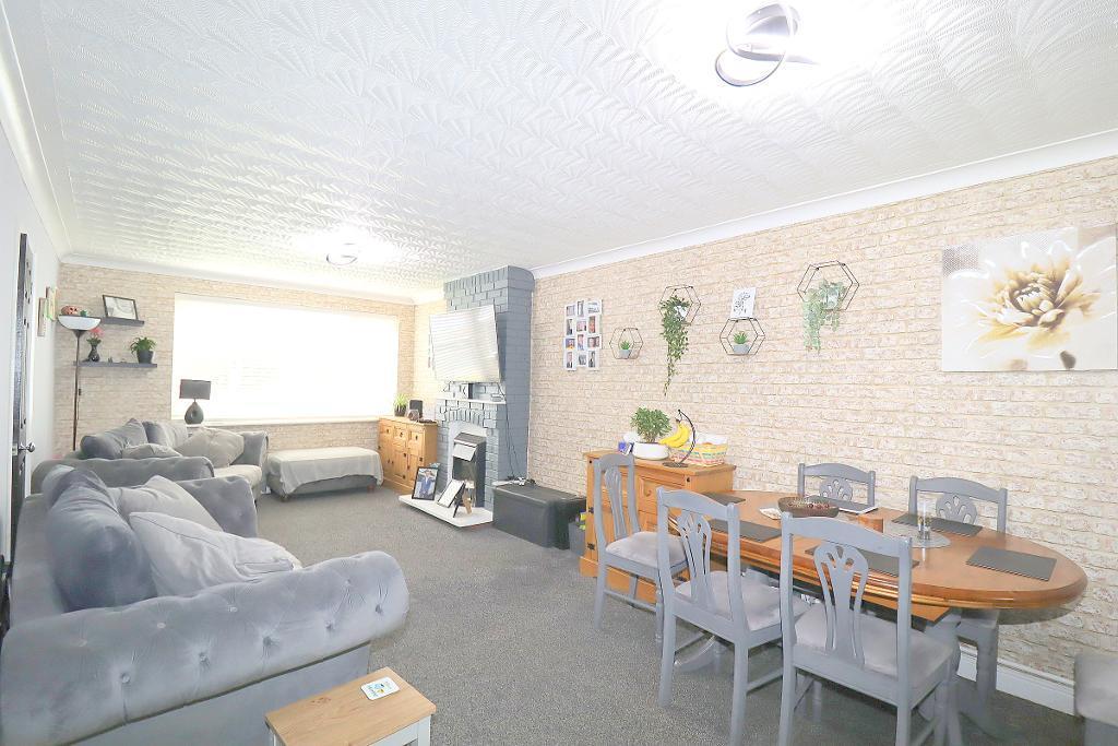 Kinross Crescent, Sundon Park, Luton... 3 bed semidetached house for