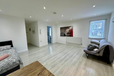 1 bedroom flat to rent, Dryden Avenue, Southend on Sea, Essex, SS2 5EU