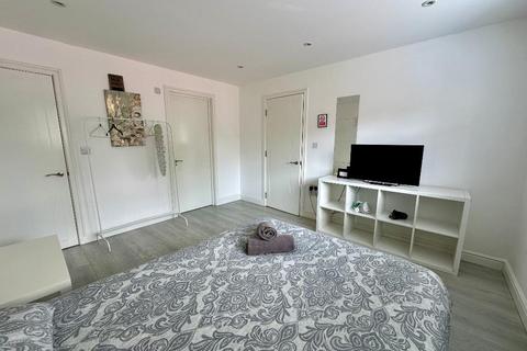 1 bedroom flat to rent, Dryden Avenue, Southend on Sea, Essex, SS2 5EU