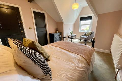 1 bedroom in a house share to rent, Sholebroke Mount, Leeds, UK, LS7